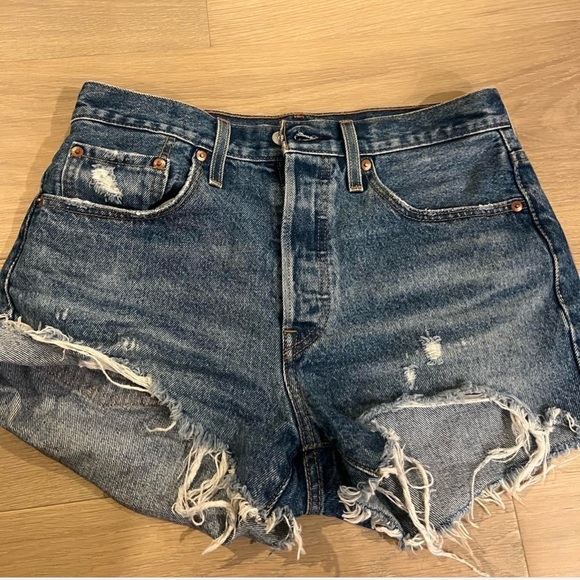 Levi 501 Shorts Size 27 - Picture 2 of 3